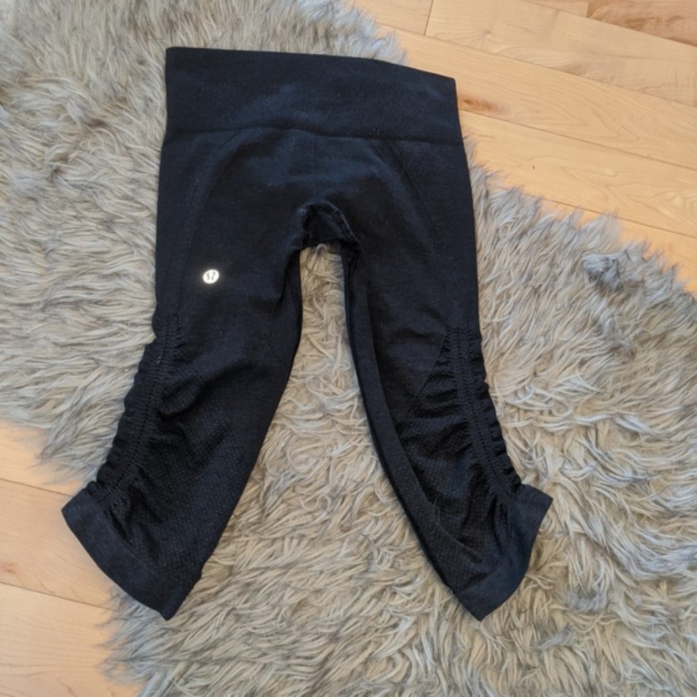LULULEMON - Seamless Capris - Picture 3 of 9